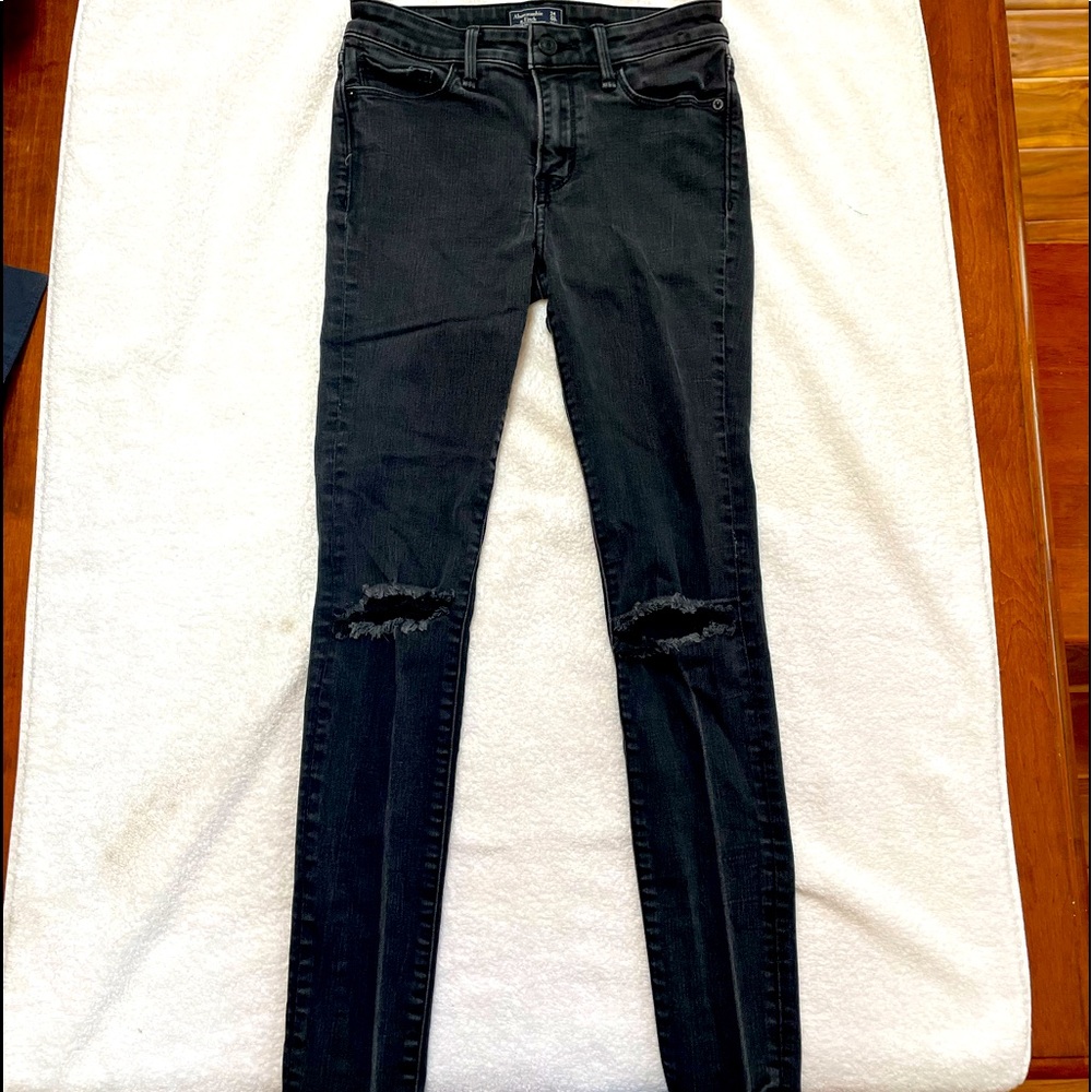 Abercrombie and fitch Harper Super Skinny black distressed size 24 size 00s